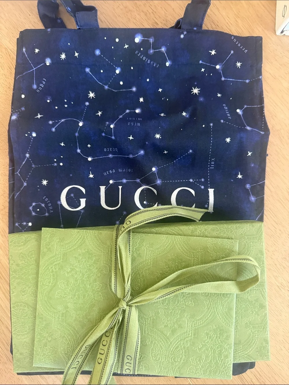 Gucci Green Pebbled Leather Zip Wallet with GG Logo w/ authentication + dust bag